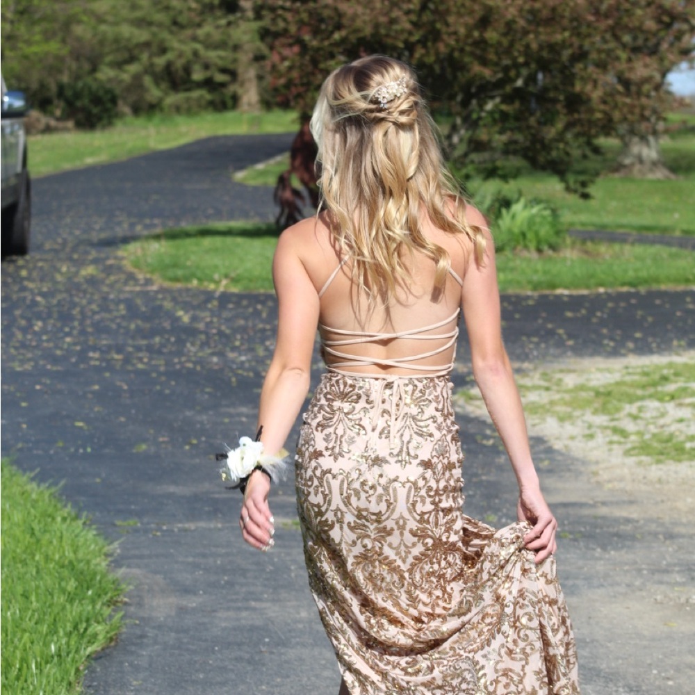 Windsor Elegant Gold Backless Dress